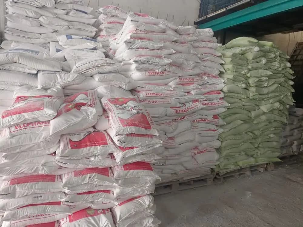 Stok semen dan compound untuk kebutuhan pemasangan gypsum